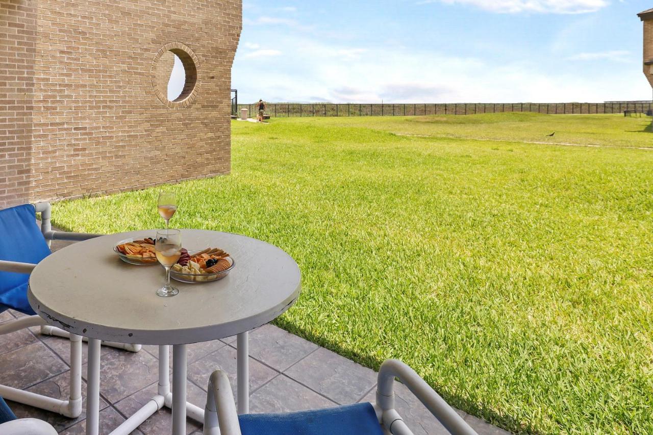 Ground Floor Beachfront Beauty! Steps To The Beach And Pool South Padre Island Exterior photo