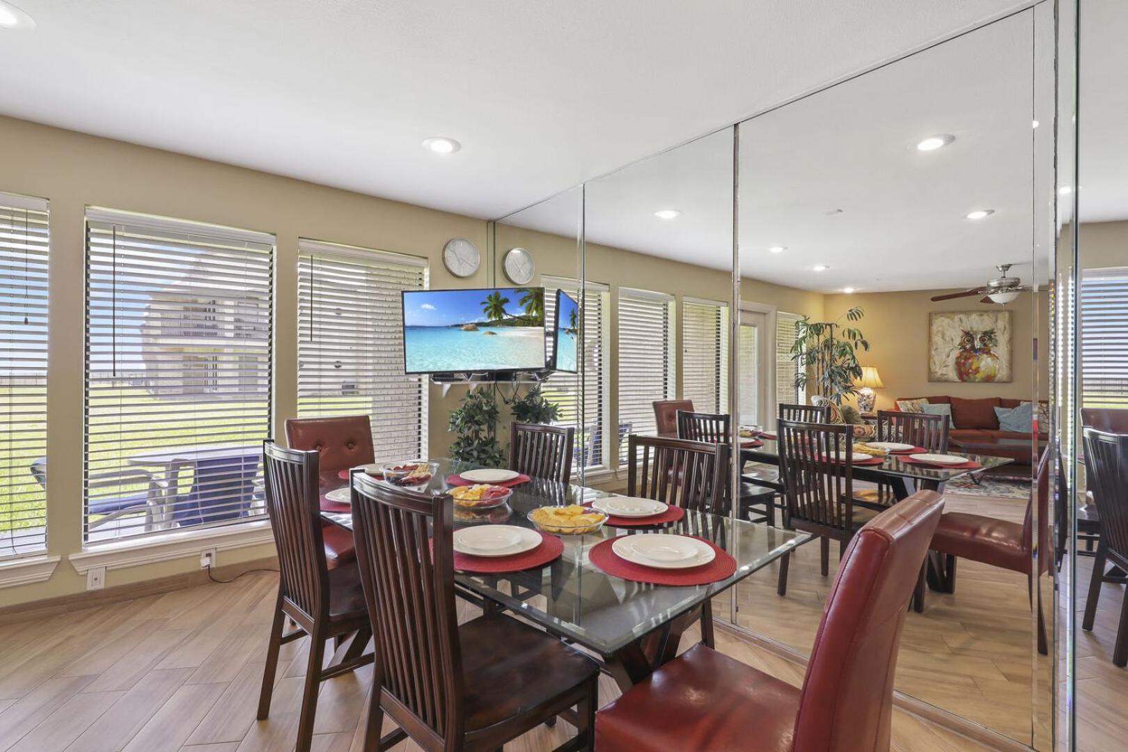 Ground Floor Beachfront Beauty! Steps To The Beach And Pool South Padre Island Room photo