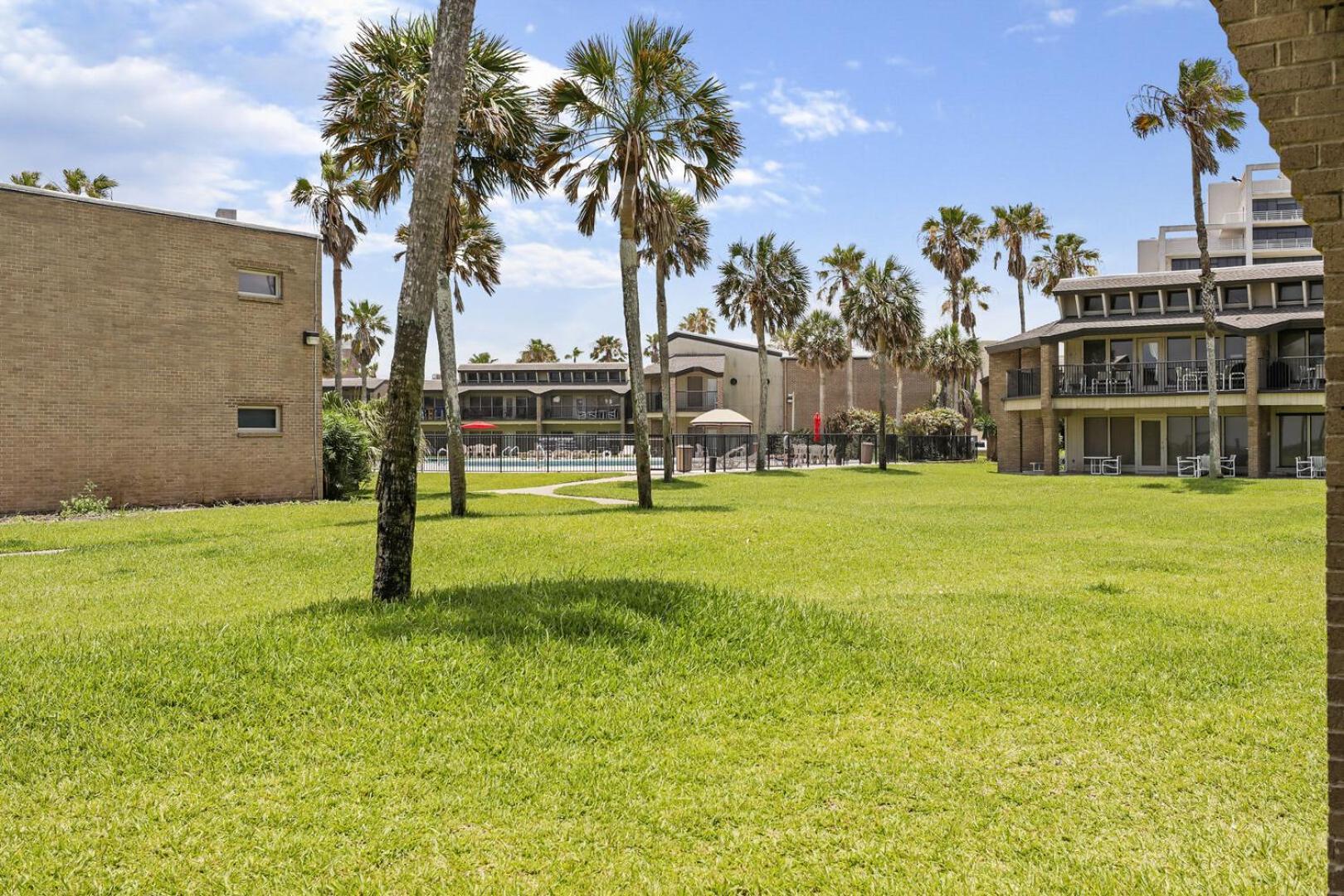 Ground Floor Beachfront Beauty! Steps To The Beach And Pool South Padre Island Room photo